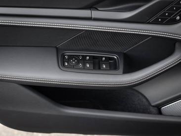 Porsche Taycan ph2 Turbo GT — photo 18