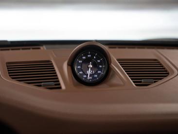 Porsche 992 II Targa 4S — photo 39