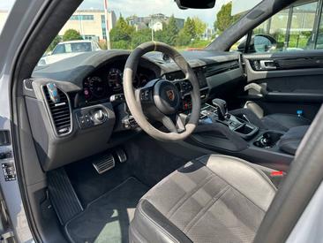 Porsche Cayenne III Turbo GT — photo 20