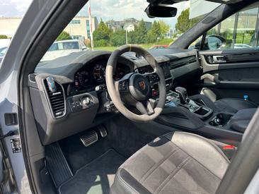 Porsche Cayenne III Turbo GT — photo 29