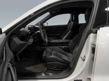 Porsche Taycan GTS — photo 11