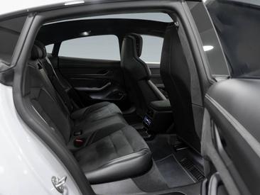 Porsche Taycan GTS — photo 16