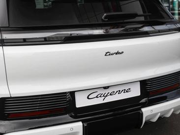 Porsche Cayenne E4 Turbo Electric — photo 4
