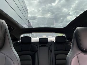Porsche Taycan Turbo — photo 25