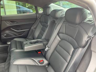 Porsche Taycan Turbo — photo 26