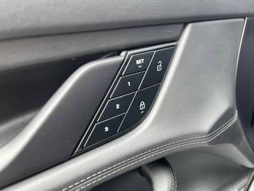 Porsche Taycan Turbo — photo 31