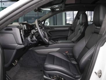 Porsche Cayenne E4 Turbo Electric — photo 13