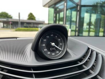 Porsche Taycan Turbo — photo 37