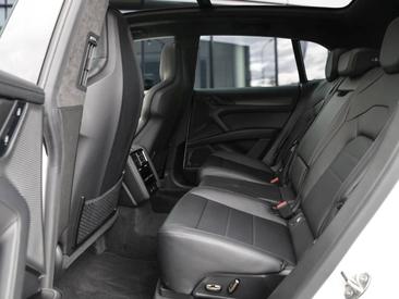 Porsche Cayenne E4 Turbo Electric — photo 22