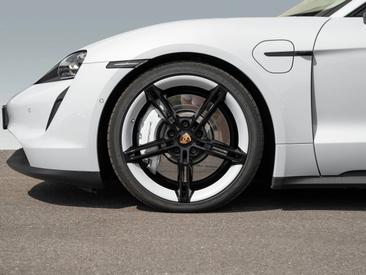 Porsche Taycan — photo 6