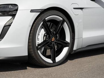 Porsche Taycan — photo 7