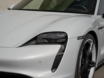 Porsche Taycan — photo 8