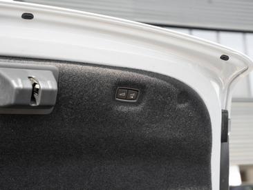 Porsche Taycan — photo 11