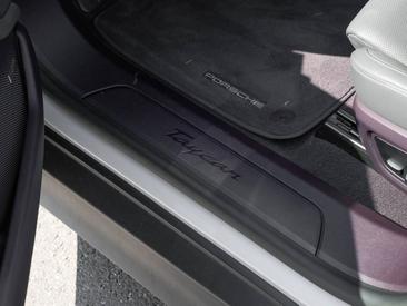 Porsche Taycan — photo 17