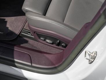 Porsche Taycan — photo 18