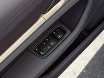 Porsche Taycan — photo 19