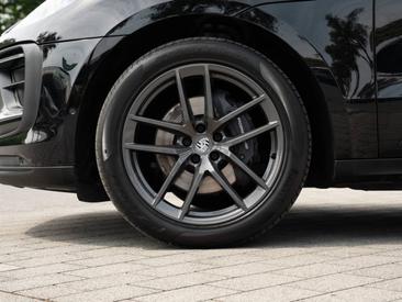 Porsche Macan T — photo 7