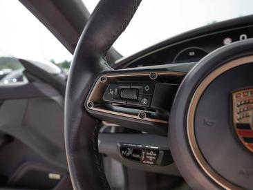 Porsche Taycan — photo 22