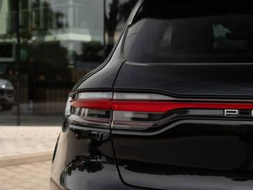 Porsche Macan T — photo 9