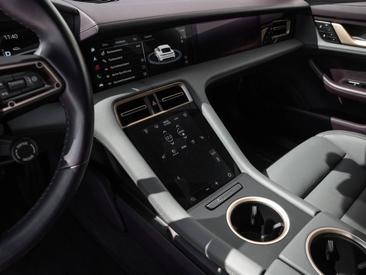 Porsche Taycan — photo 25