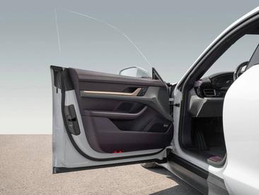 Porsche Taycan — photo 29