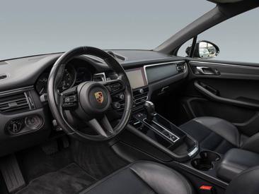 Porsche Macan T — photo 12