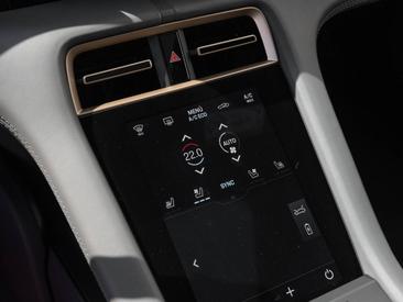 Porsche Taycan — photo 31