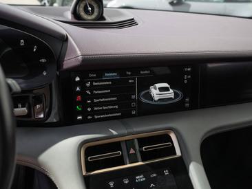 Porsche Taycan — photo 33