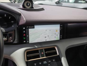 Porsche Taycan — photo 34