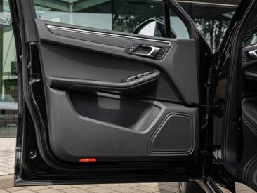 Porsche Macan T — photo 15