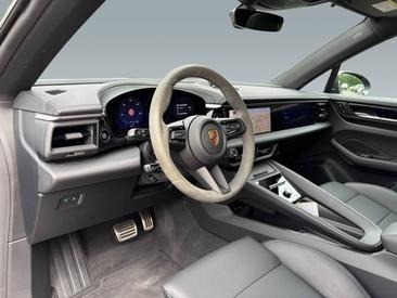Porsche Macan Electrique 4S — photo 16