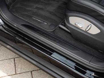 Porsche Macan T — photo 16