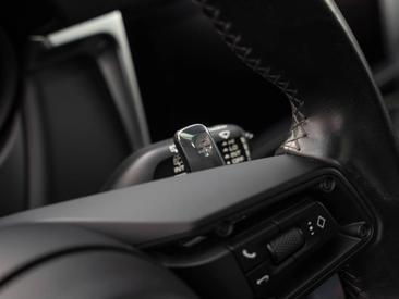 Porsche Macan T — photo 19