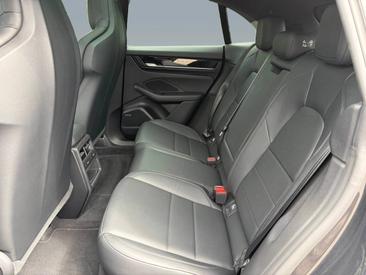 Porsche Macan Electrique 4S — photo 21