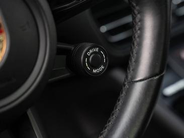 Porsche Macan T — photo 20