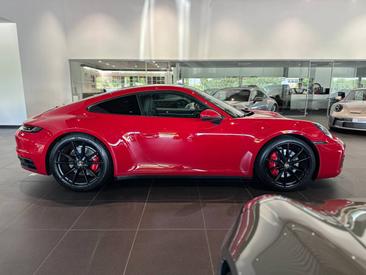 Porsche 992 I Carrera 4S — photo 7