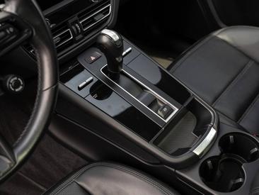 Porsche Macan T — photo 21