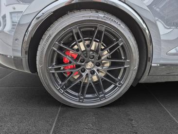 Porsche Macan Electrique Turbo — photo 9