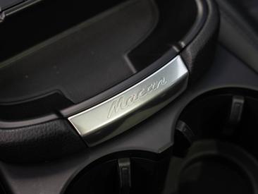 Porsche Macan T — photo 22