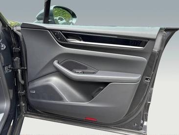 Porsche Macan Electrique 4S — photo 27