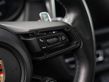 Porsche Macan T — photo 26