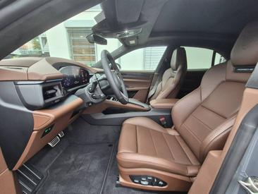 Porsche Macan Electrique Turbo — photo 16
