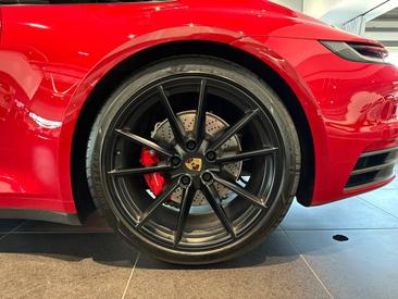 Porsche 992 I Carrera 4S — photo 17