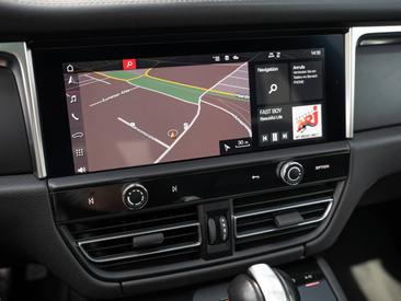 Porsche Macan T — photo 29