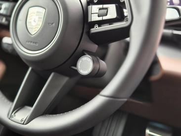 Porsche Macan Electrique Turbo — photo 21