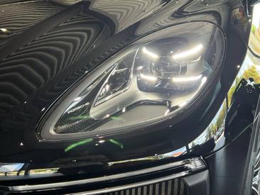 Porsche Macan Turbo — photo 11