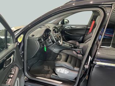 Porsche Macan Turbo — photo 12