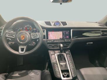 Porsche Macan Turbo — photo 14