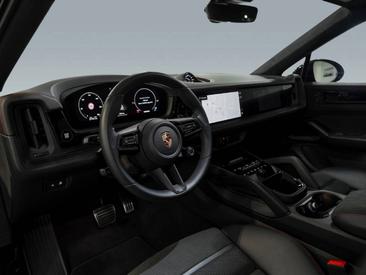 Porsche Cayenne III GTS Coupé — photo 11