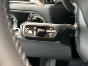 Porsche Macan Turbo — photo 17